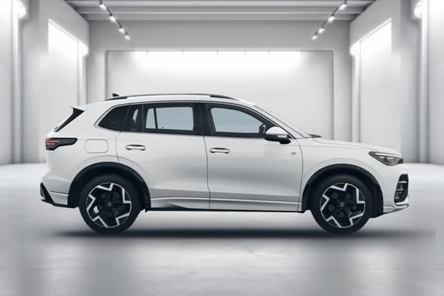Volkswagen Tiguan Oryx White Mother Of Pearl Effect Color Image